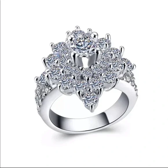 New Luxury 925 Silver Flower Diamond Ring - Picture 1 of 6